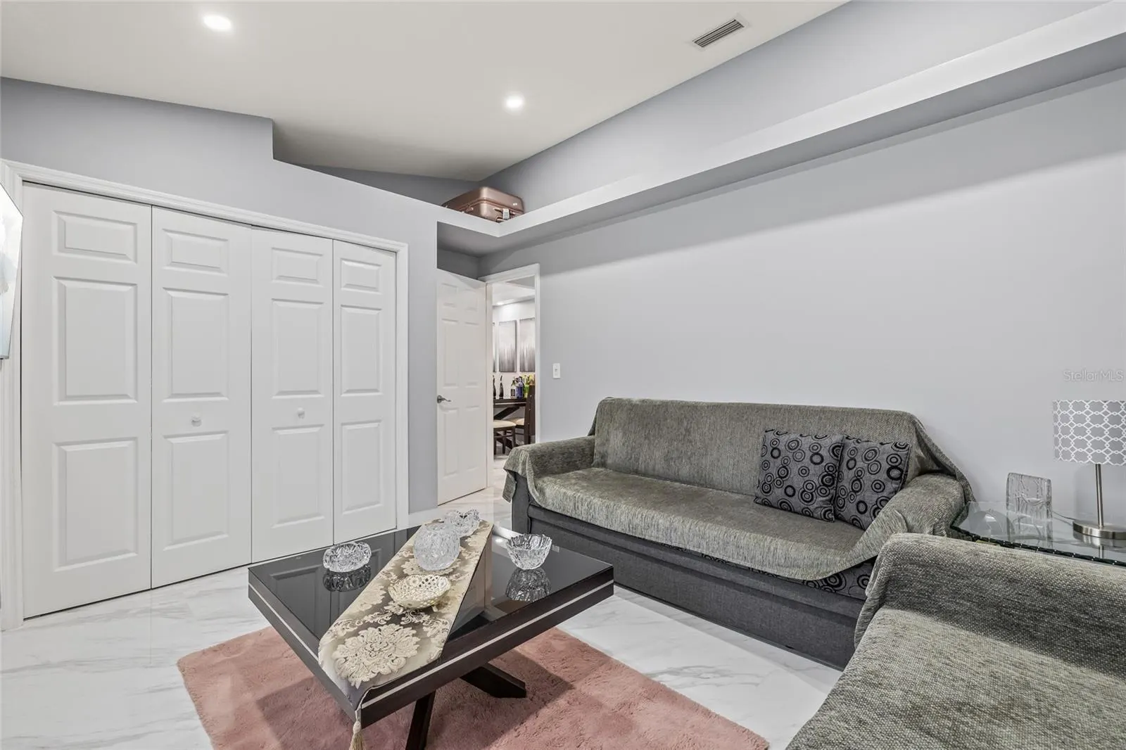417 MANOR BLVD