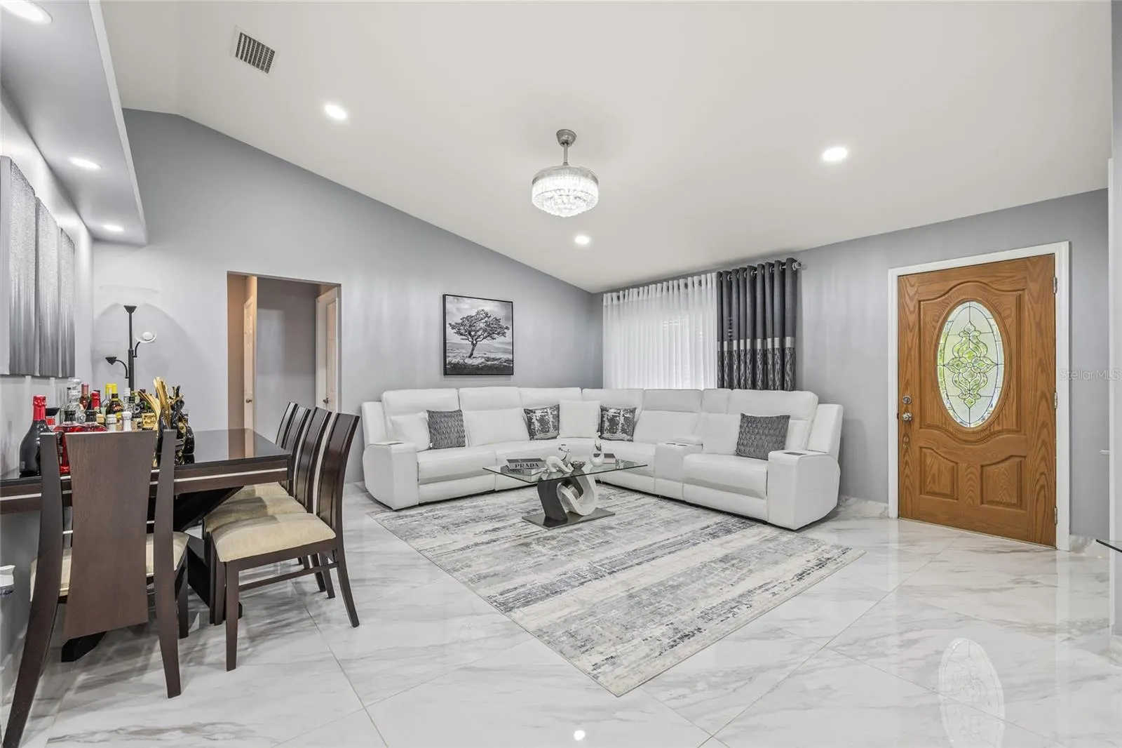 417 MANOR BLVD