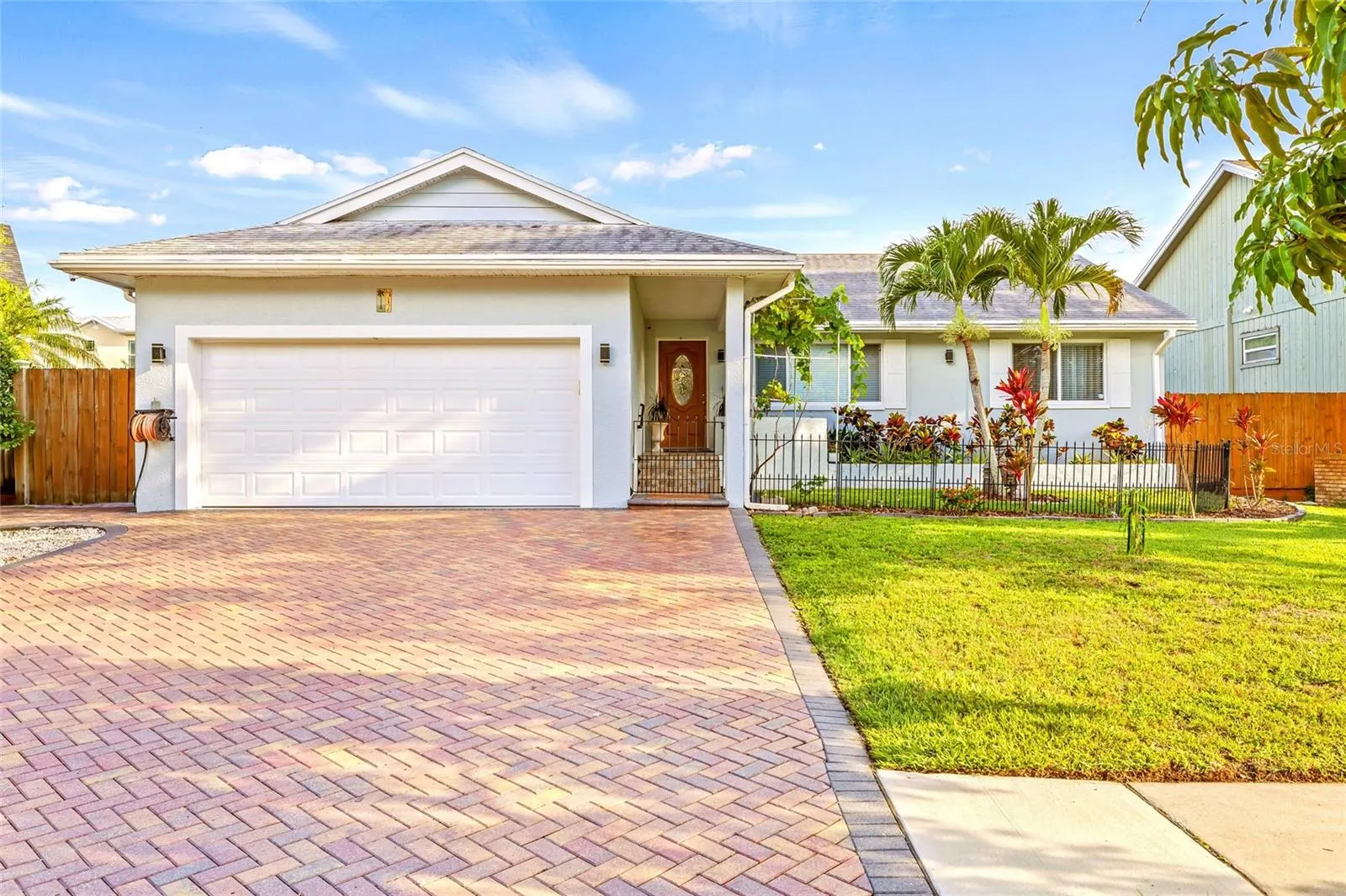 417 MANOR BLVD