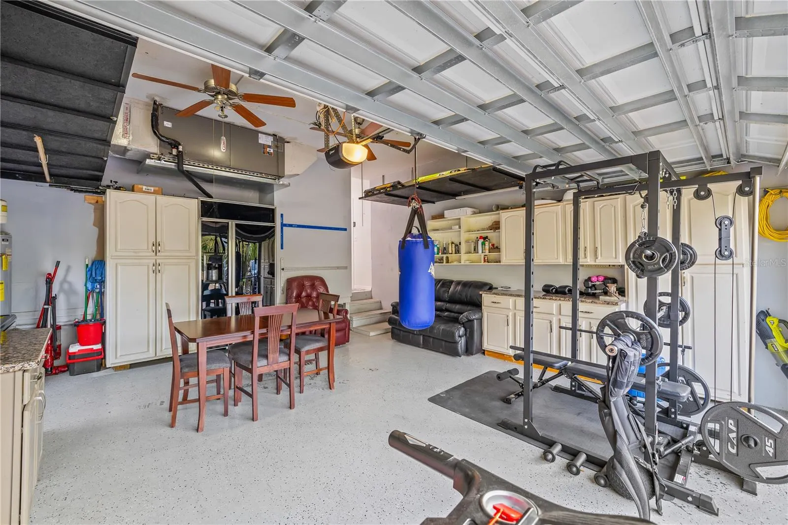417 MANOR BLVD