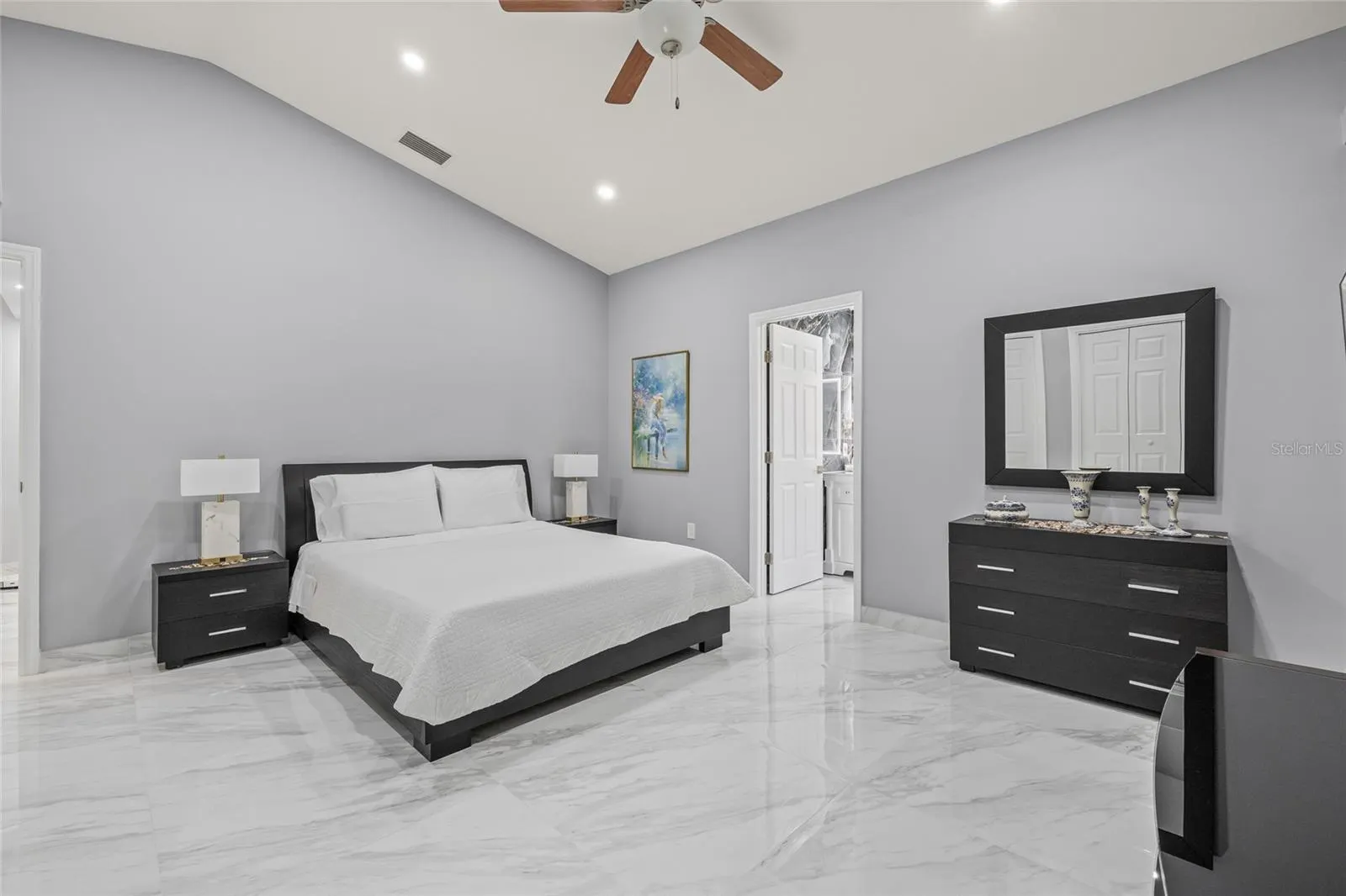 417 MANOR BLVD