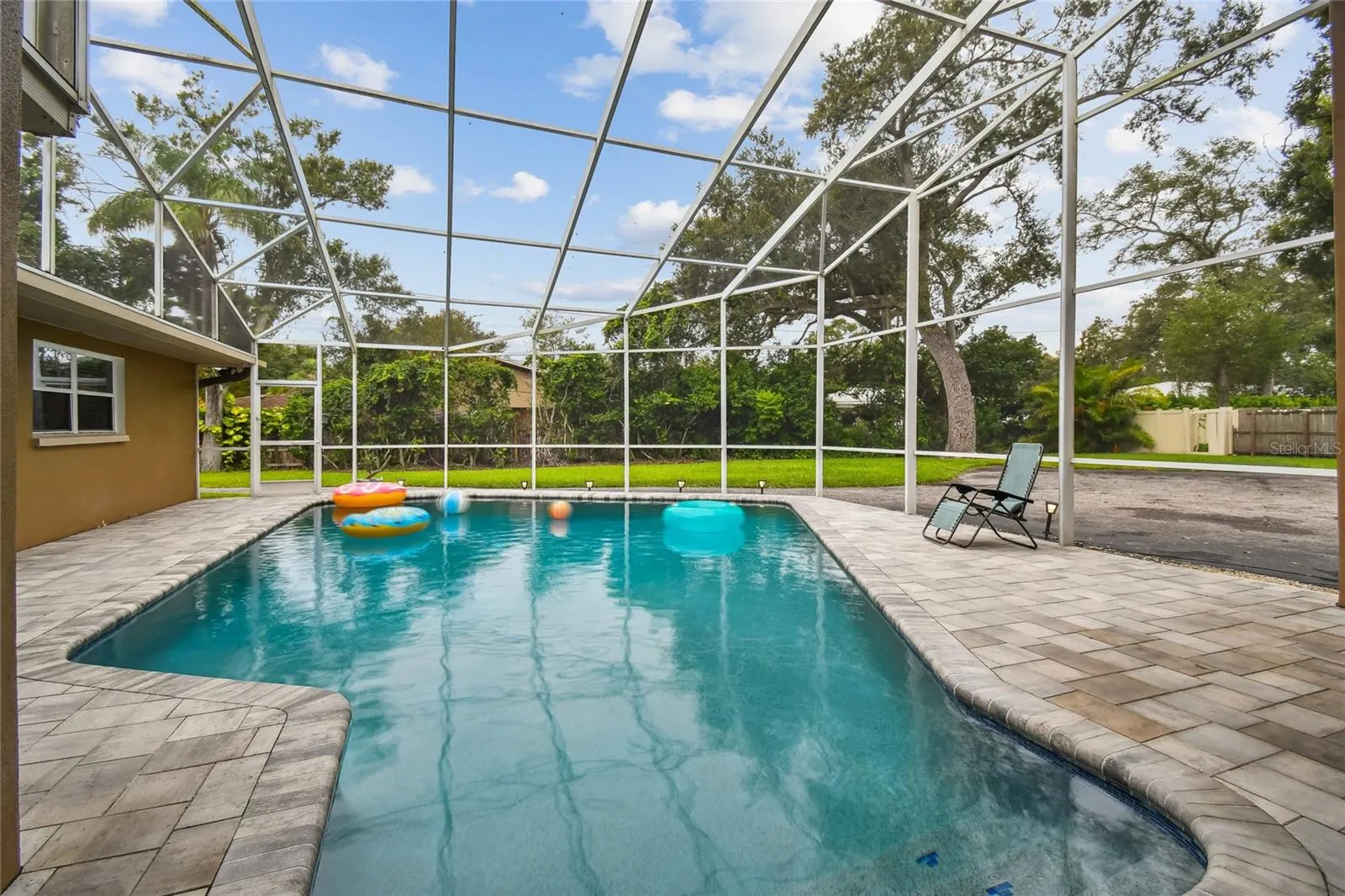 1948 BELLEAIR RD
