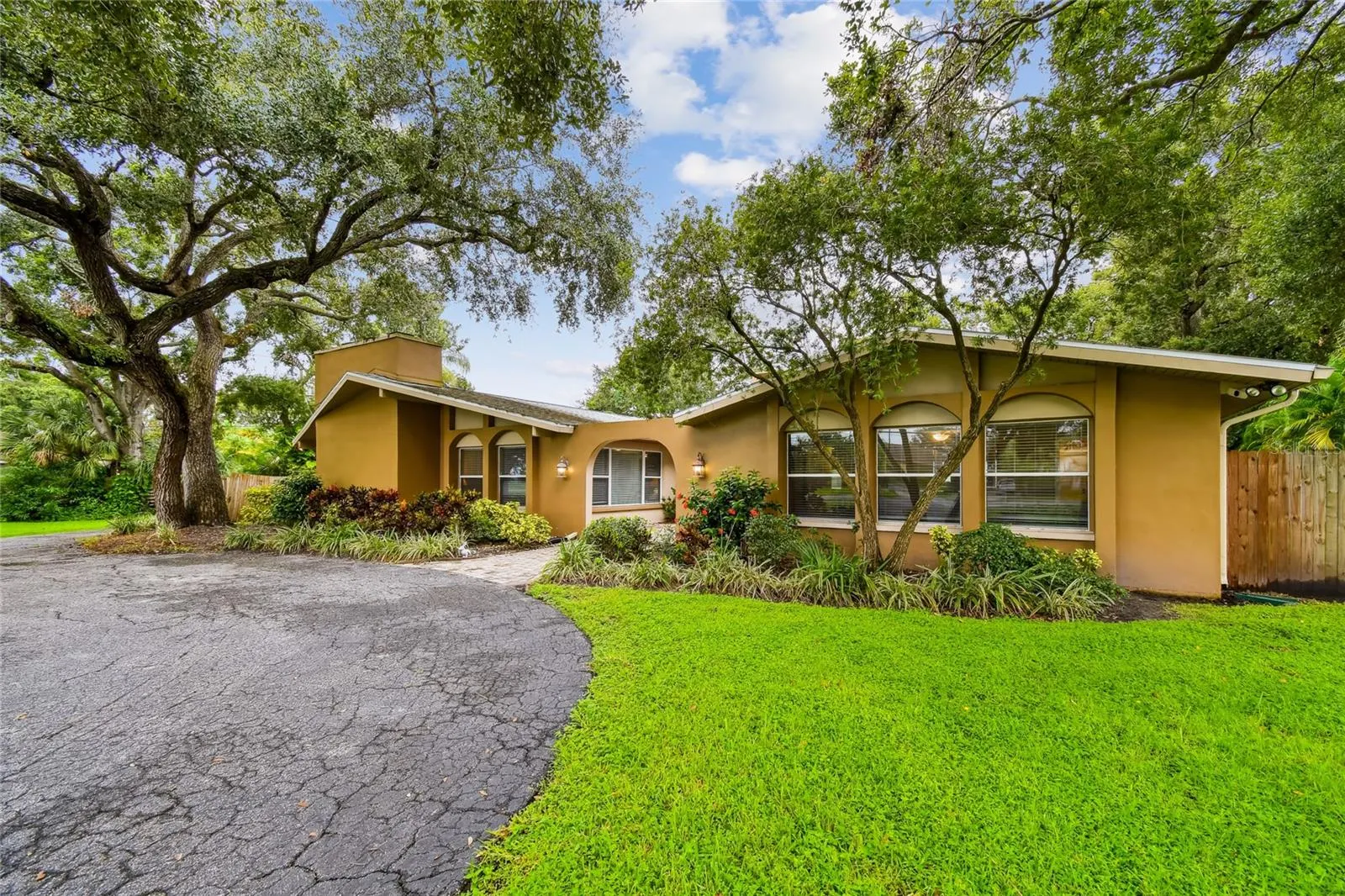 1948 BELLEAIR RD
