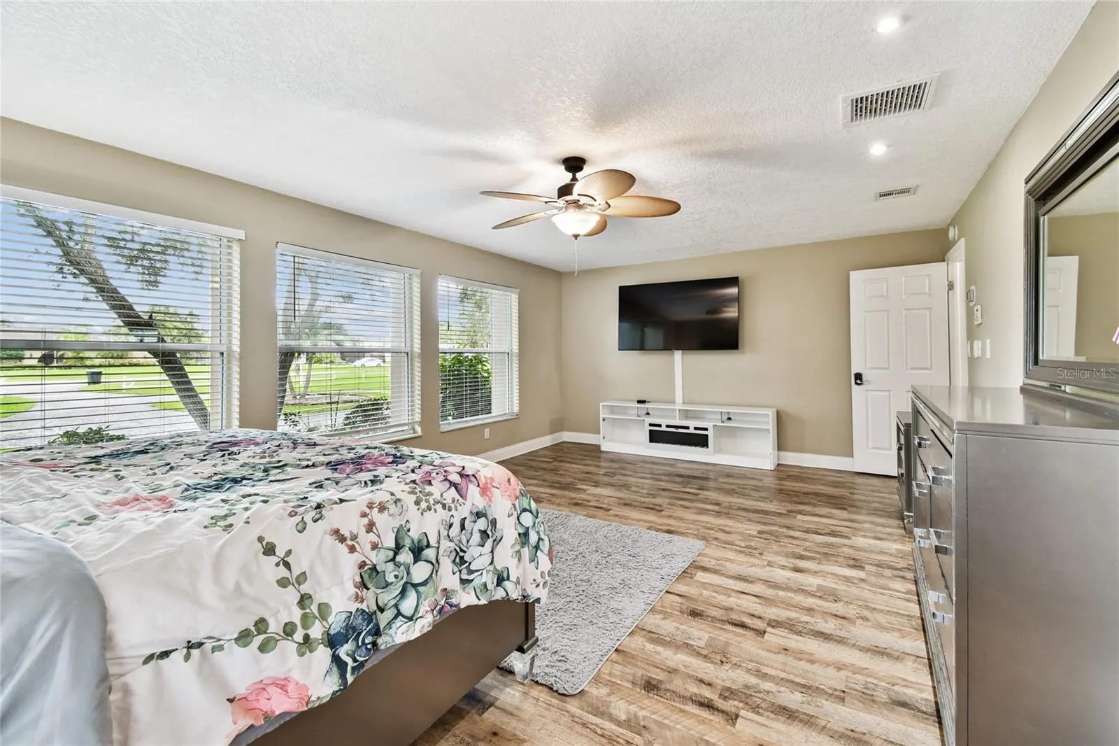 1948 BELLEAIR RD
