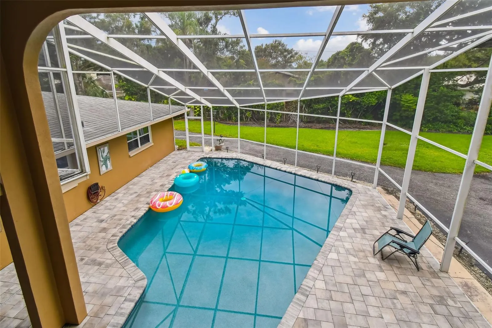 1948 BELLEAIR RD
