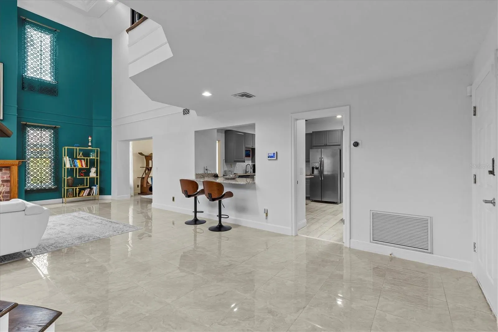 5914 LA ROSA LN