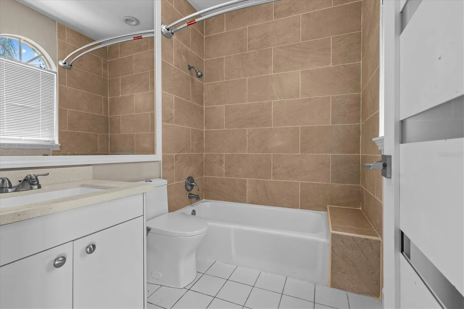 5914 LA ROSA LN