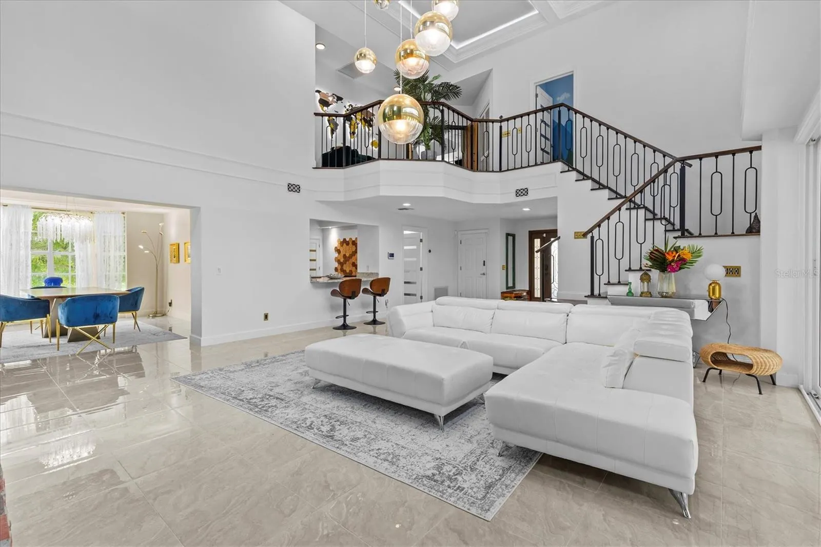 5914 LA ROSA LN