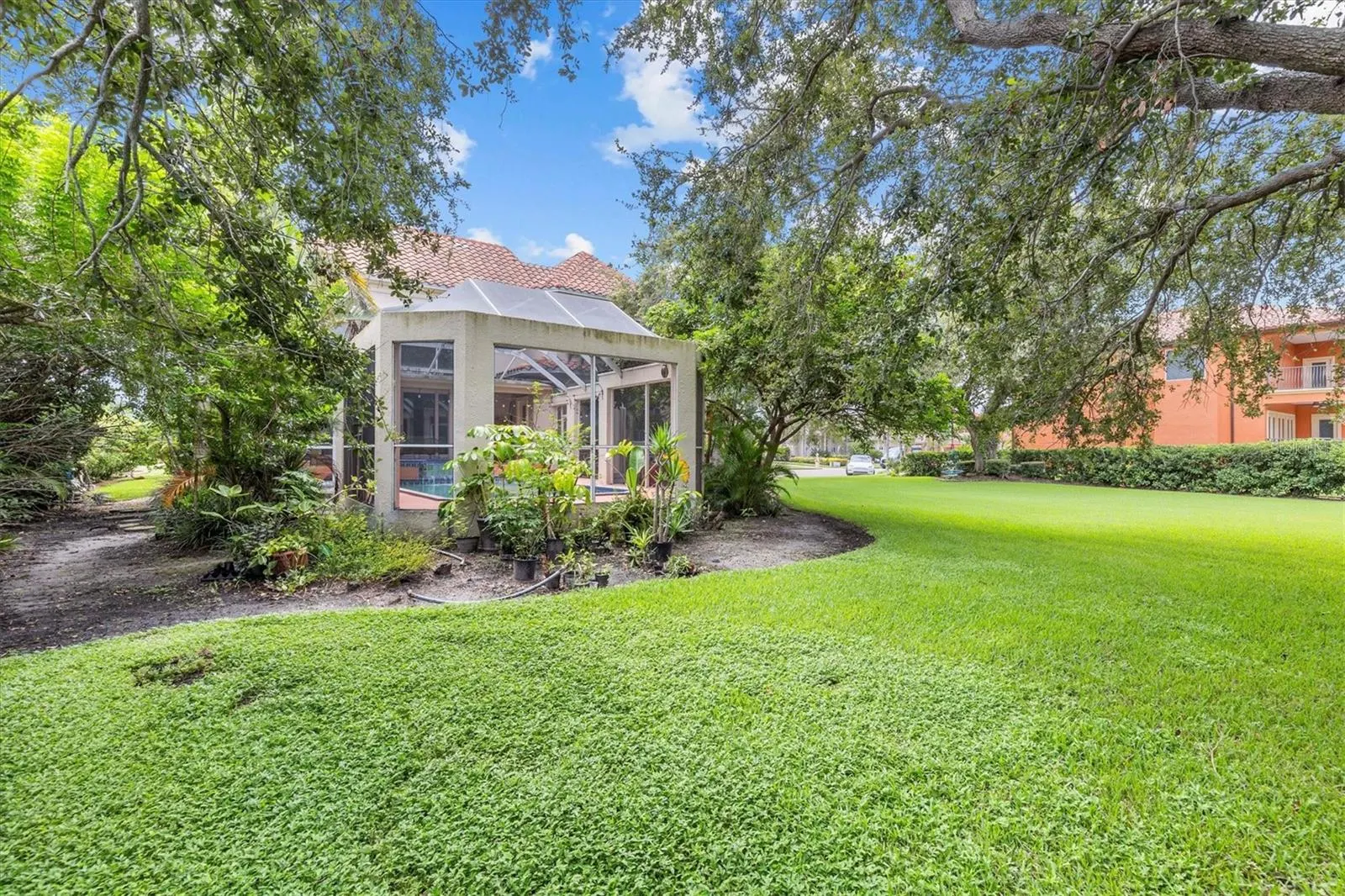 5914 LA ROSA LN