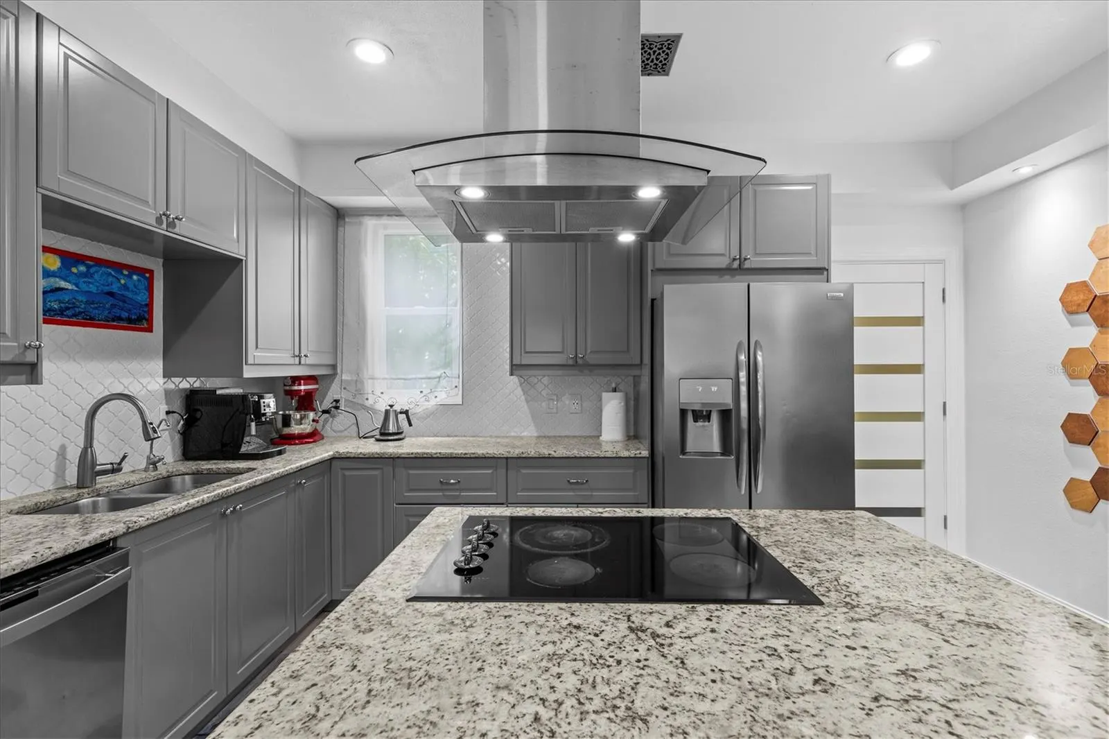 5914 LA ROSA LN