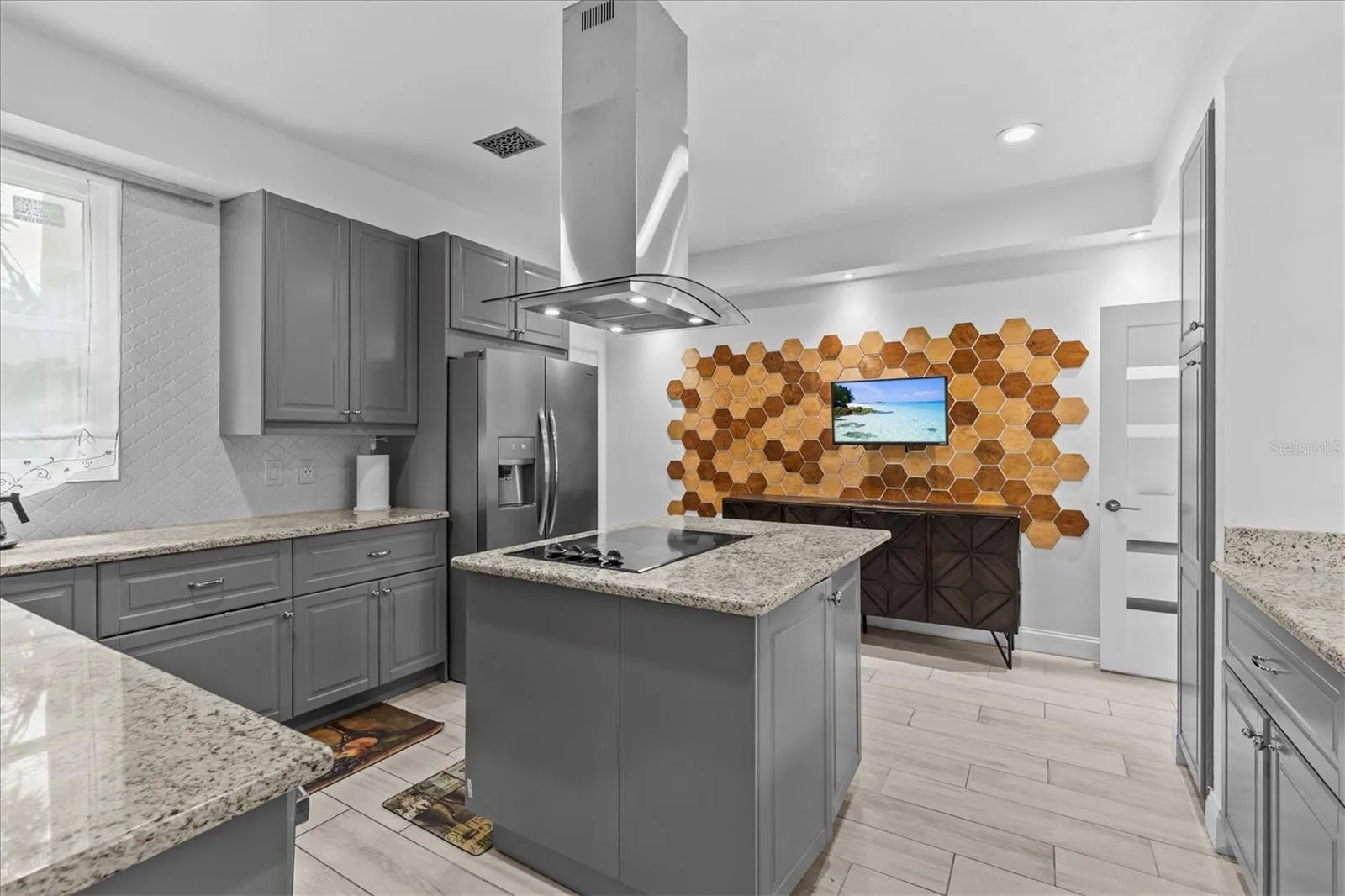 5914 LA ROSA LN