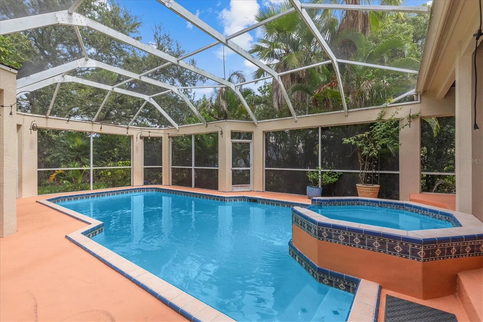 5914 LA ROSA LN