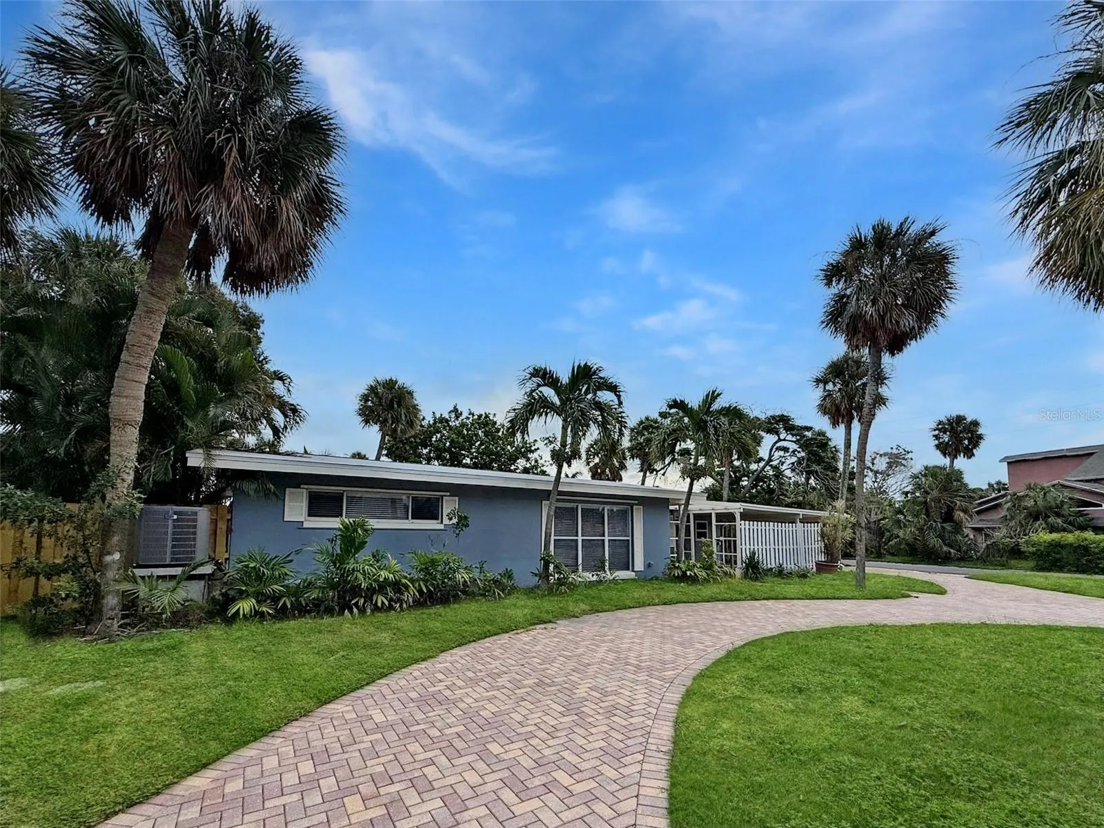 3903 BELLE VISTA DR E