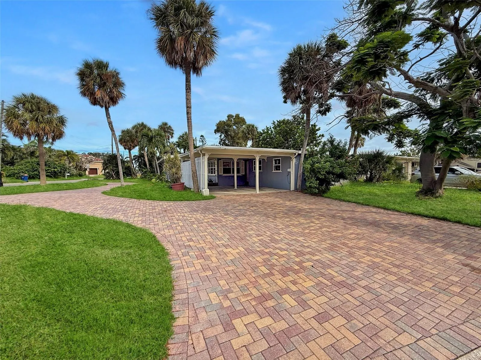 3903 BELLE VISTA DR E