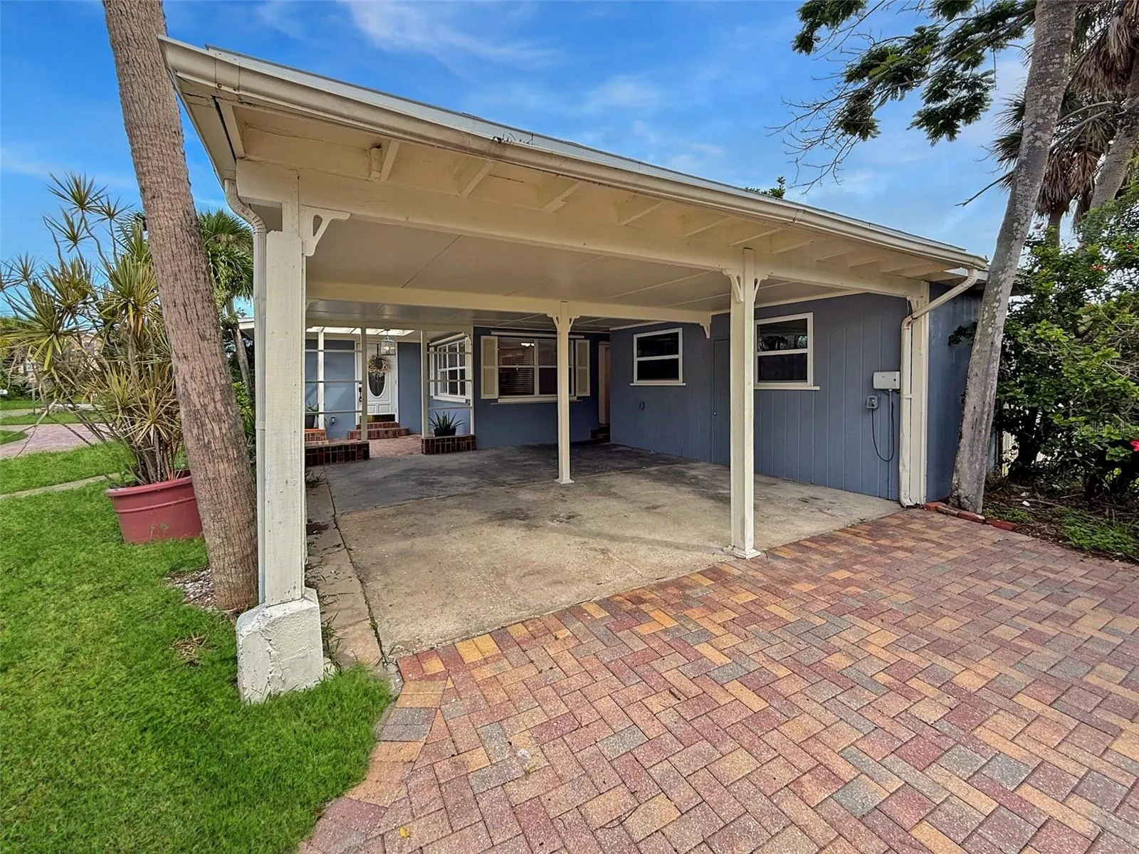 3903 BELLE VISTA DR E