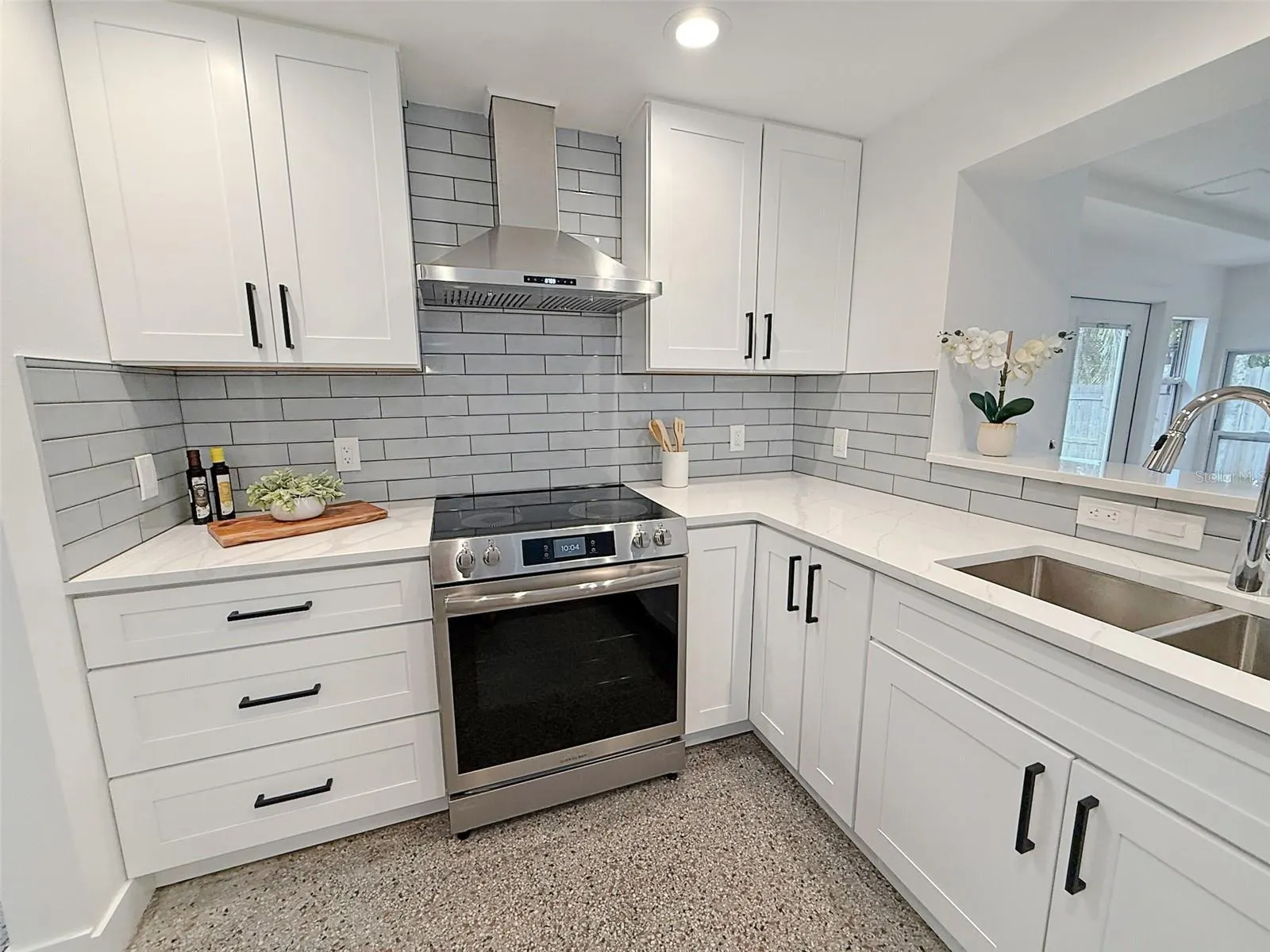 3903 BELLE VISTA DR E