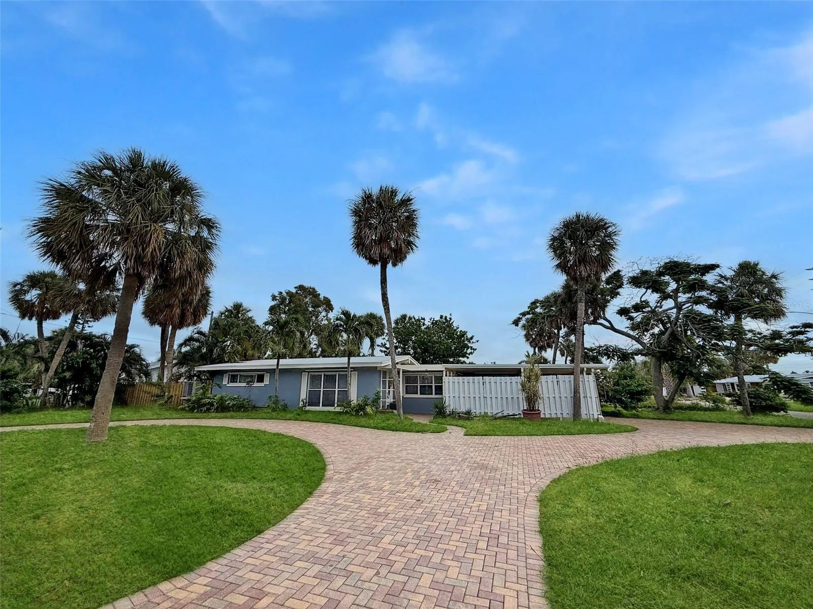 3903 BELLE VISTA DR E