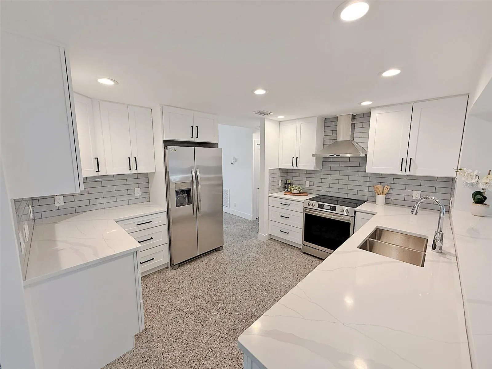 3903 BELLE VISTA DR E