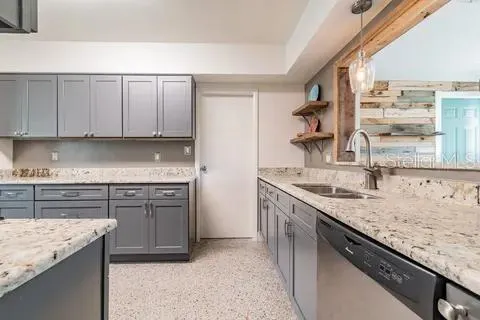 10911 CHEROKEE DR