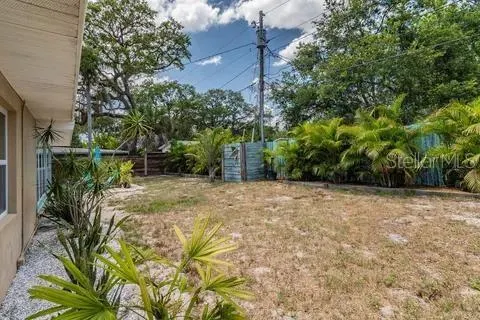 10911 CHEROKEE DR