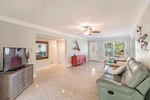 10911 CHEROKEE DR