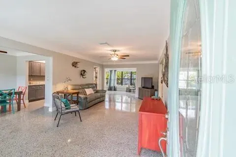 10911 CHEROKEE DR