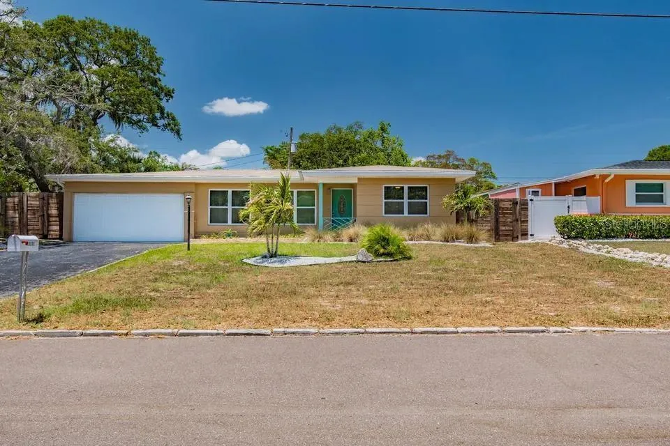 10911 CHEROKEE DR