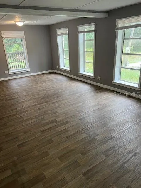 1537 POE RD