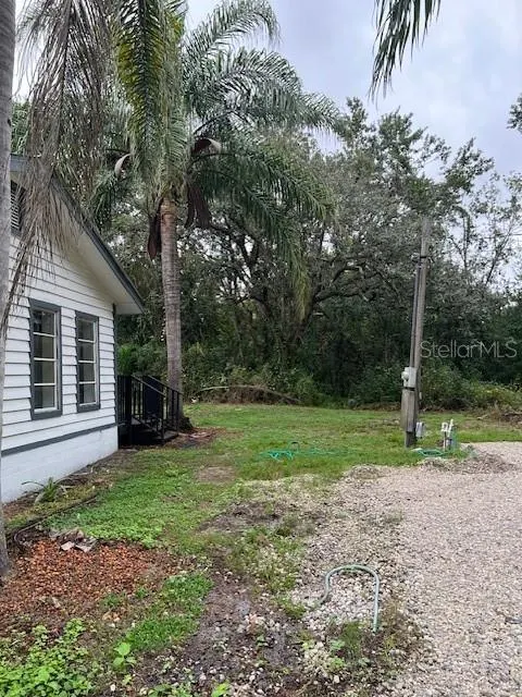 1537 POE RD