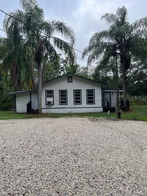 1537 POE RD