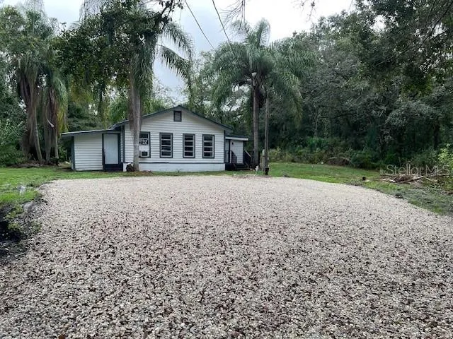 1537 POE RD