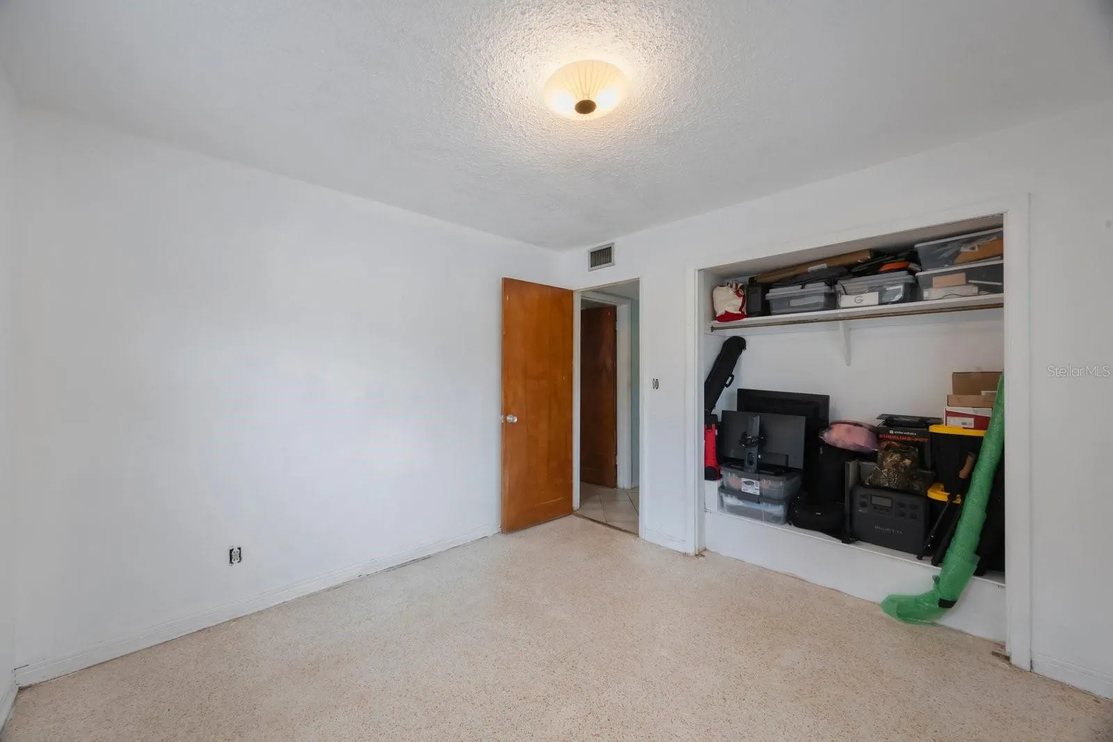 3560 BEACH DR SE