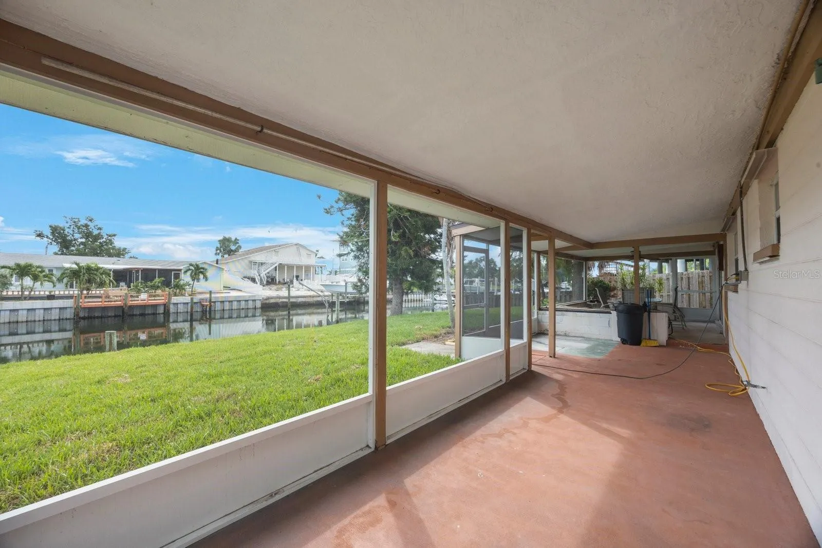3560 BEACH DR SE