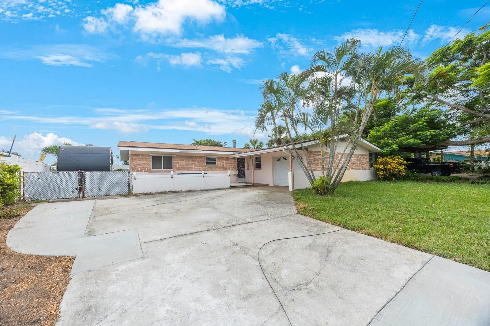 3560 BEACH DR SE
