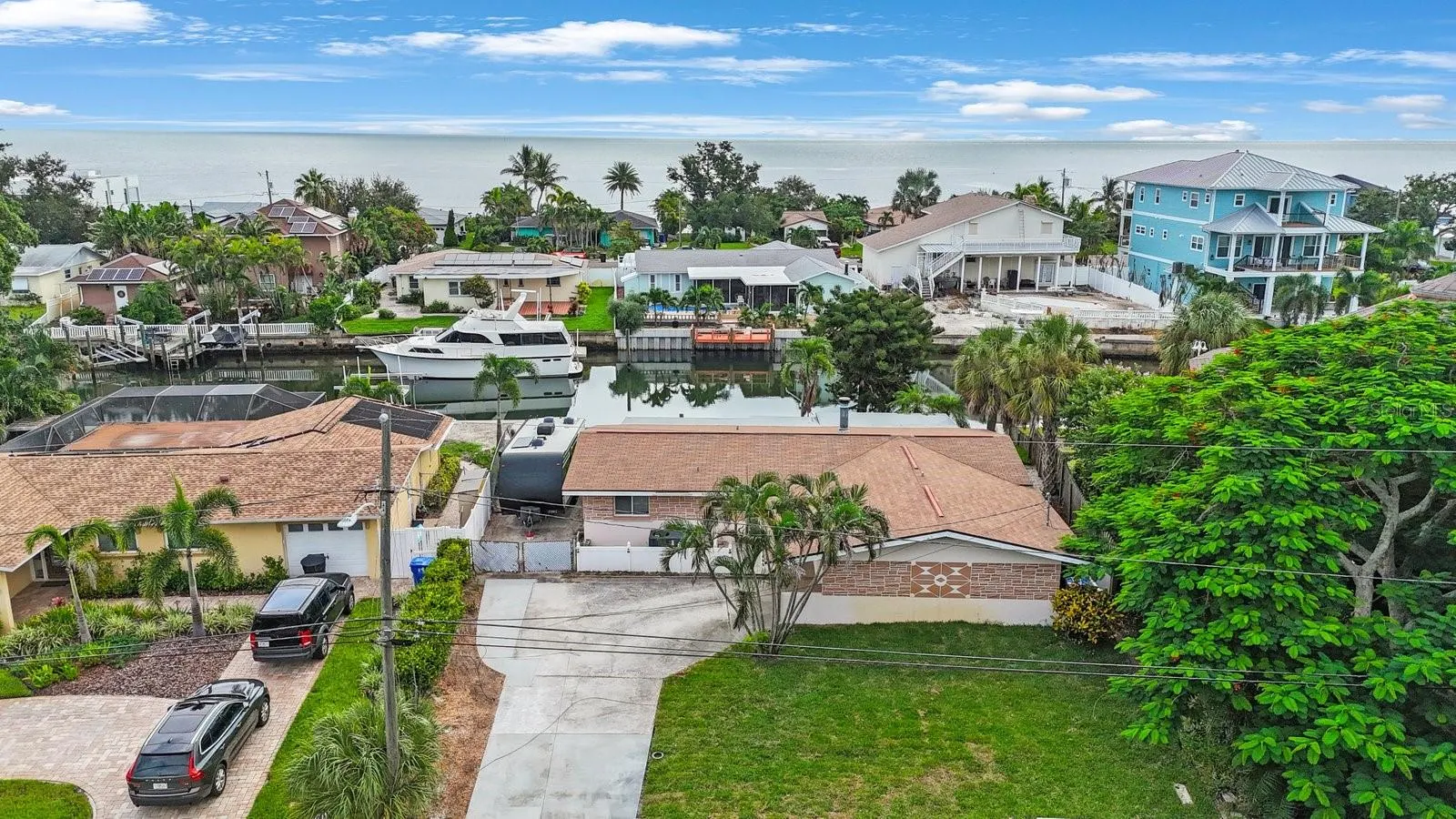 3560 BEACH DR SE