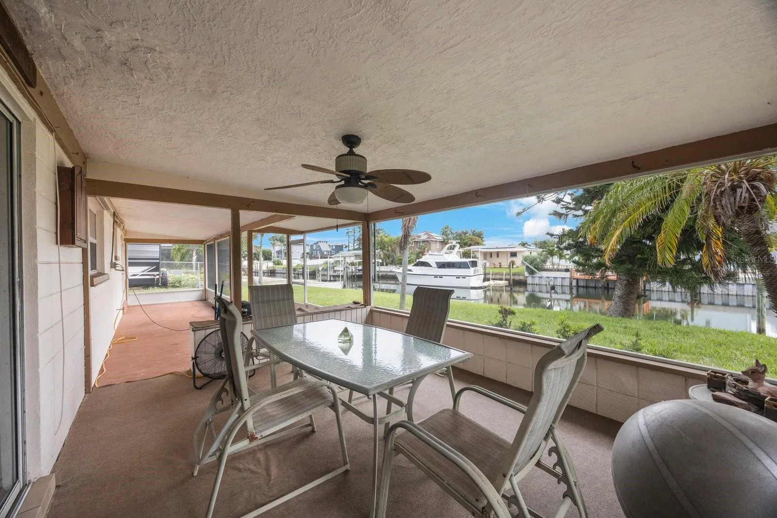 3560 BEACH DR SE