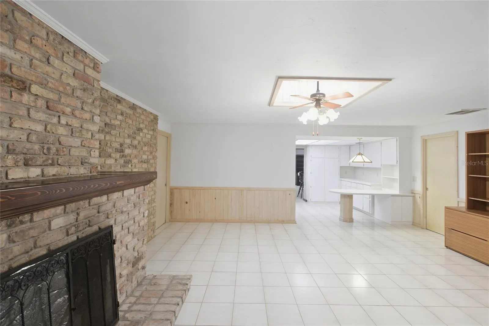 1505 N ARCADIA AVE
