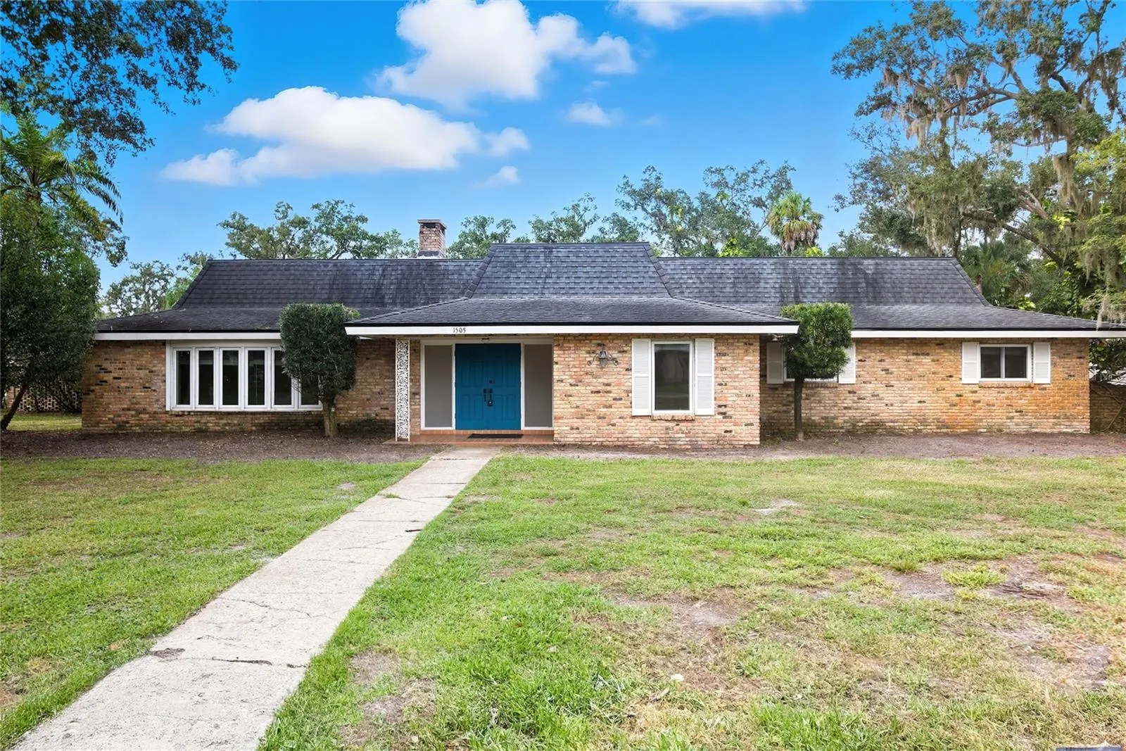 1505 N ARCADIA AVE