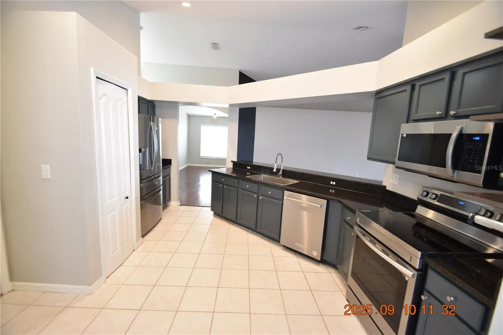 12913 LAKE VISTA DR