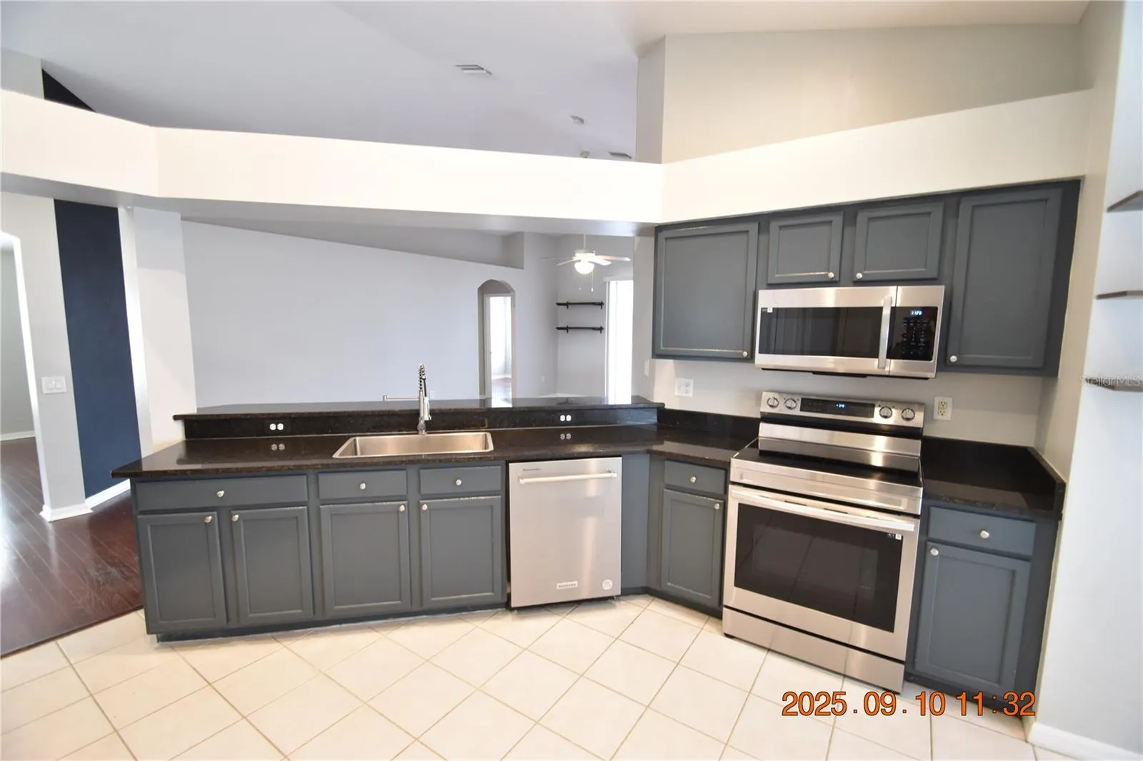12913 LAKE VISTA DR