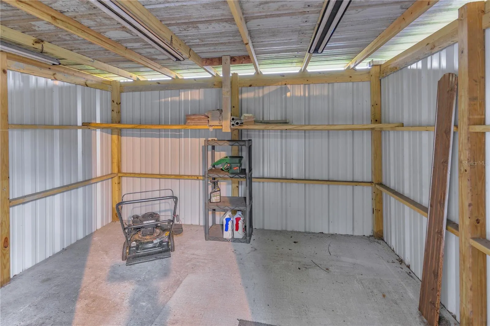 802 CENTERWOOD CT