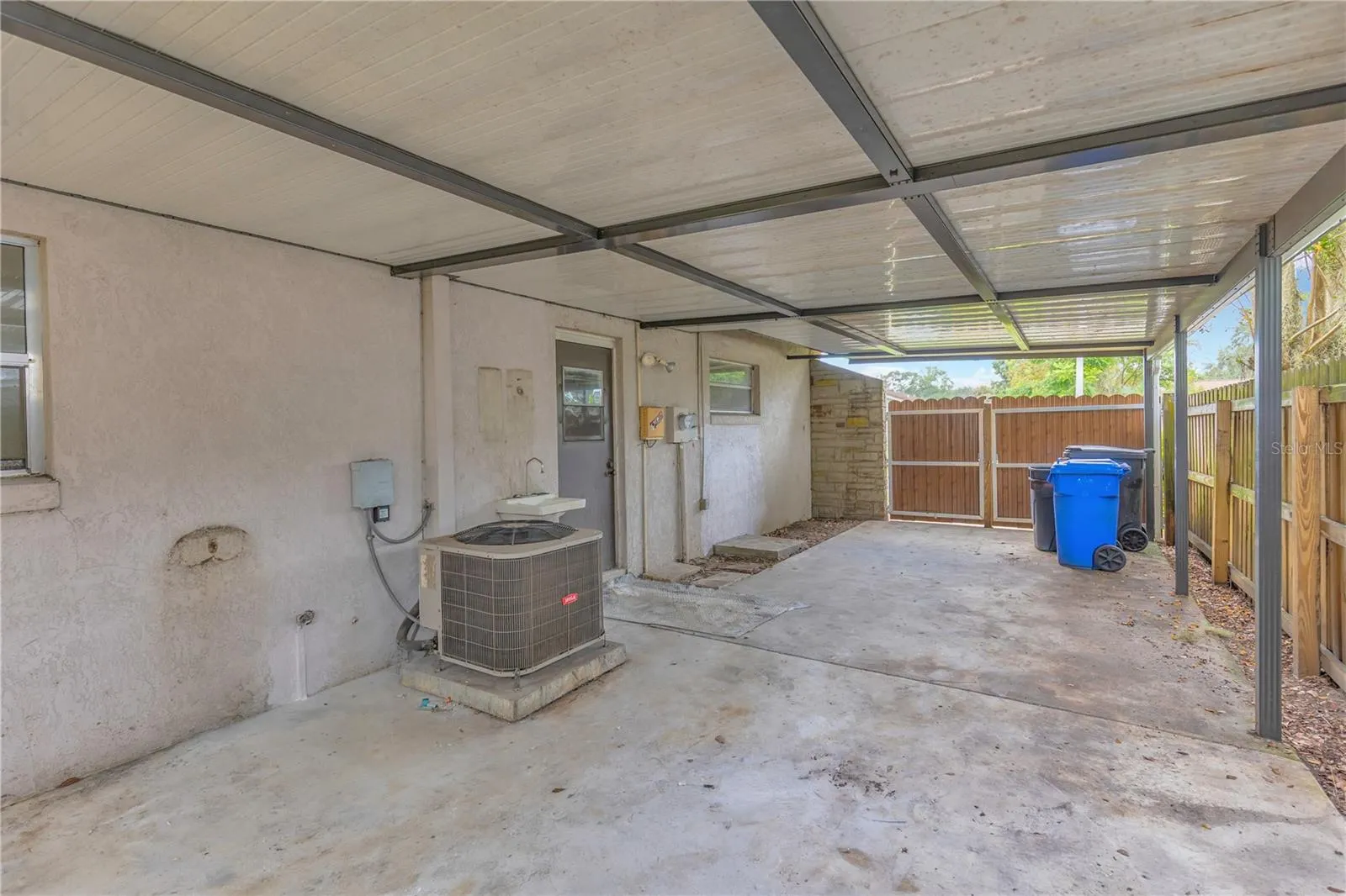 802 CENTERWOOD CT