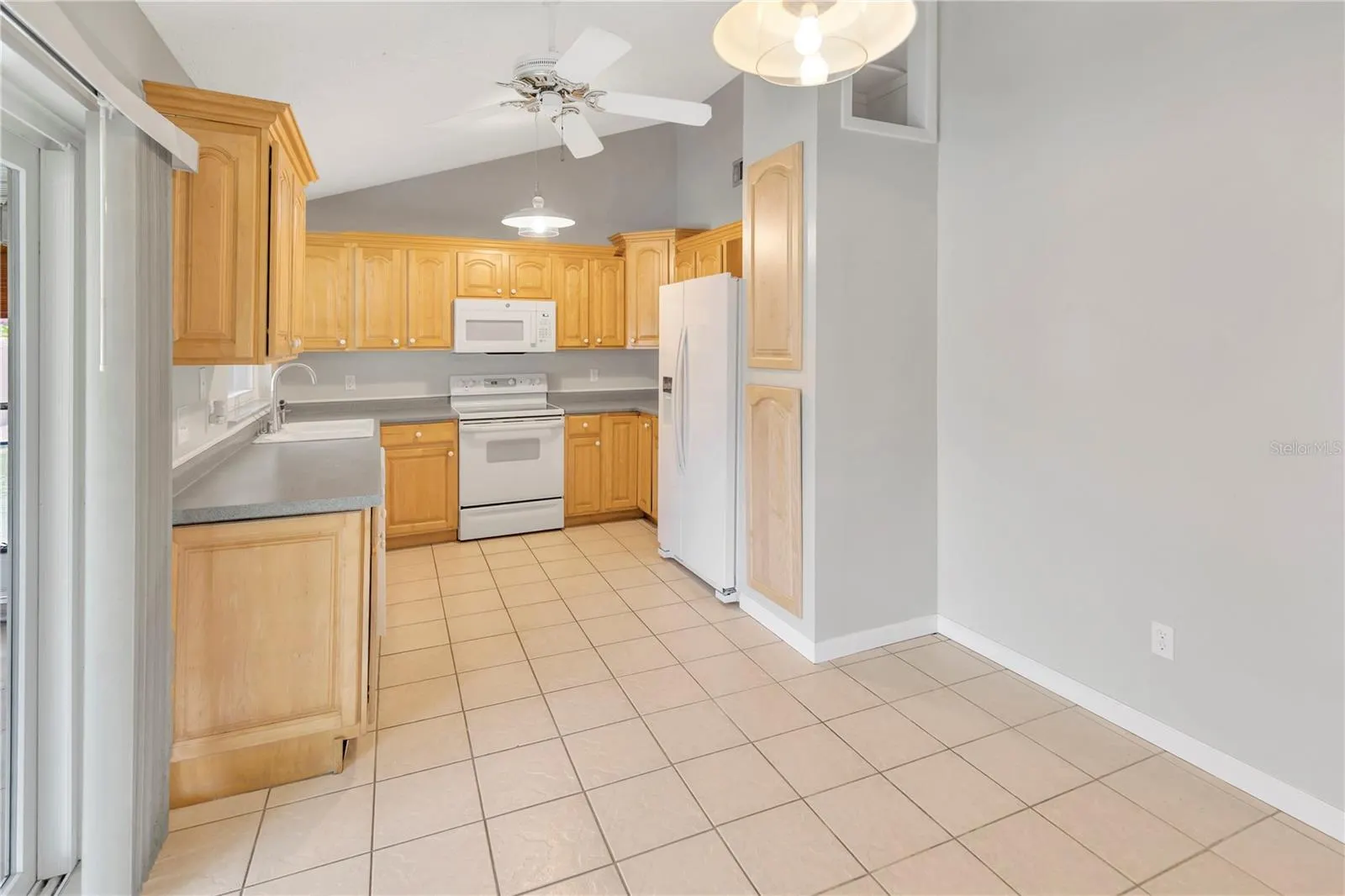 802 CENTERWOOD CT