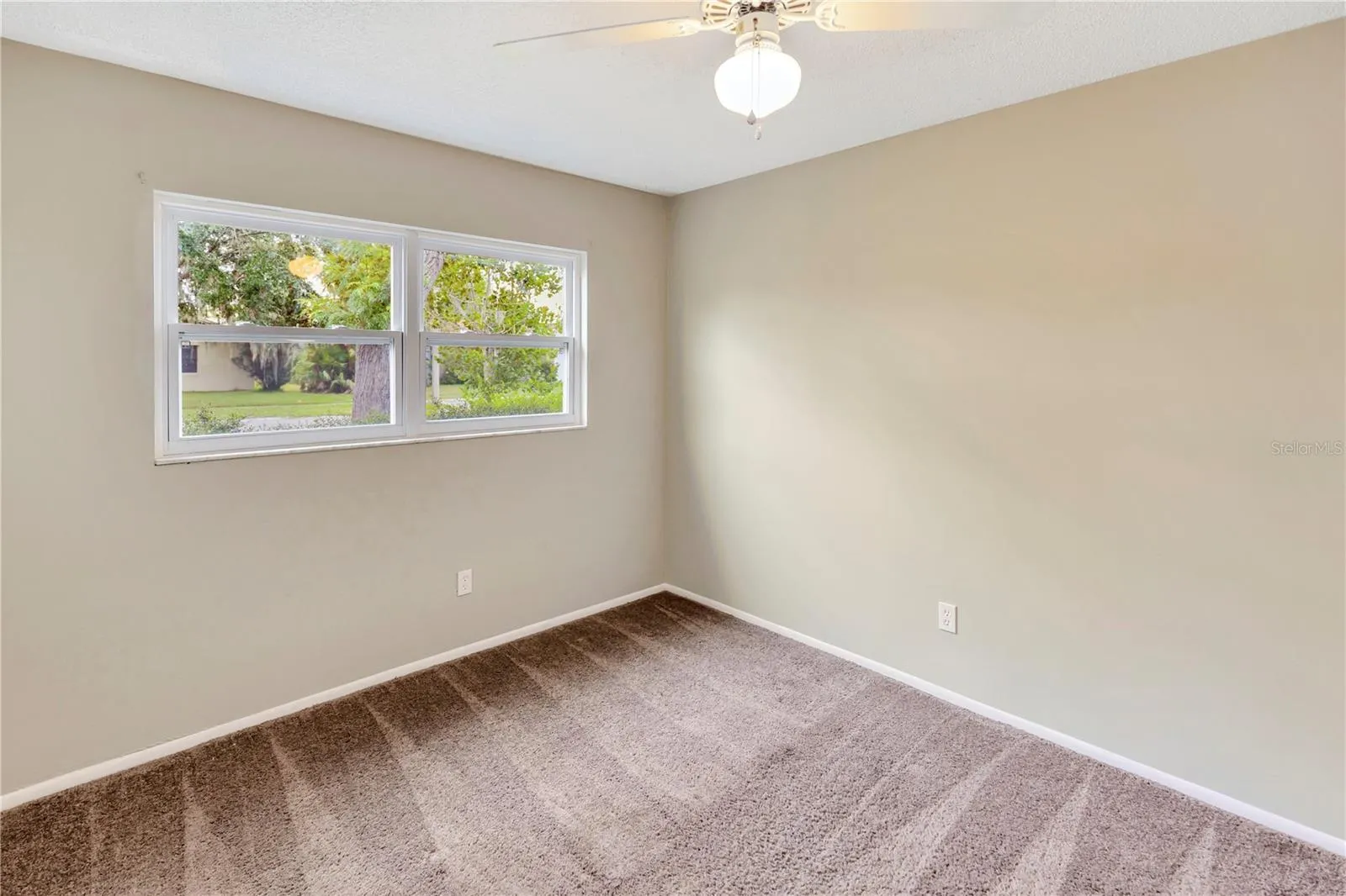 802 CENTERWOOD CT