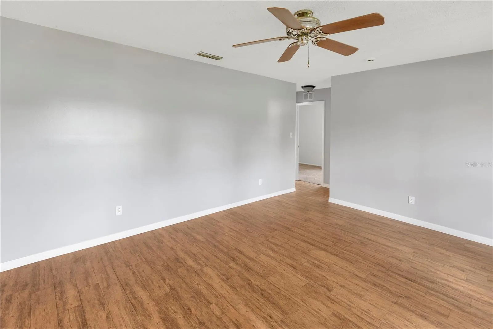 802 CENTERWOOD CT