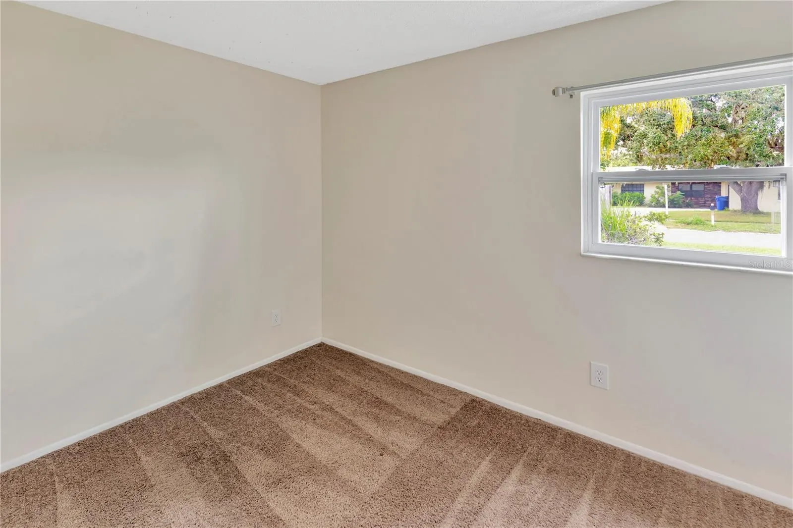 802 CENTERWOOD CT