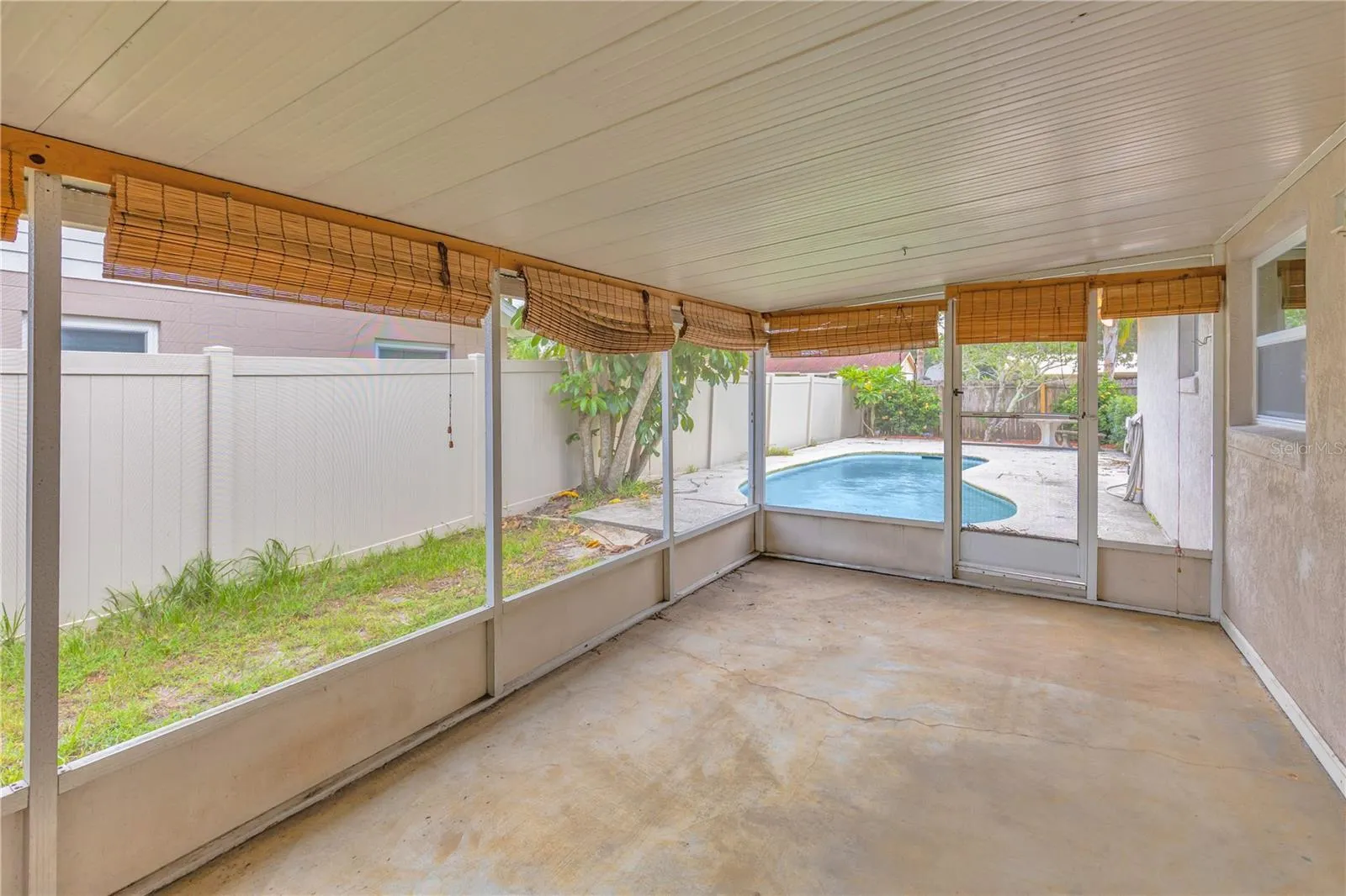 802 CENTERWOOD CT