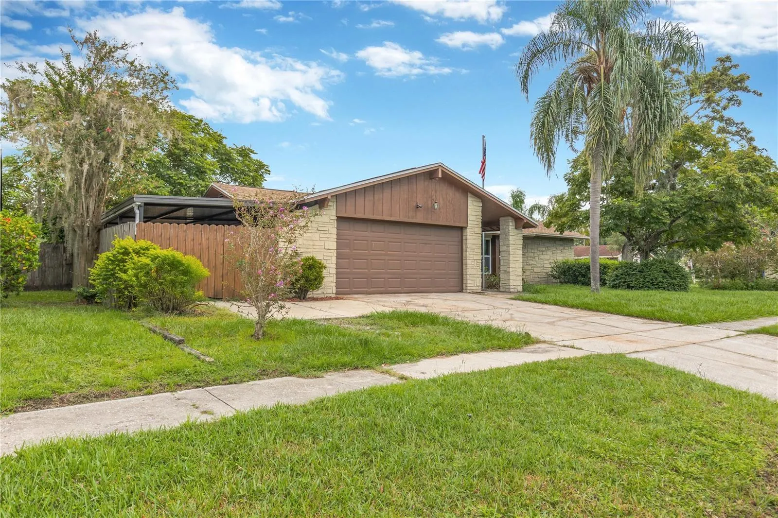 802 CENTERWOOD CT