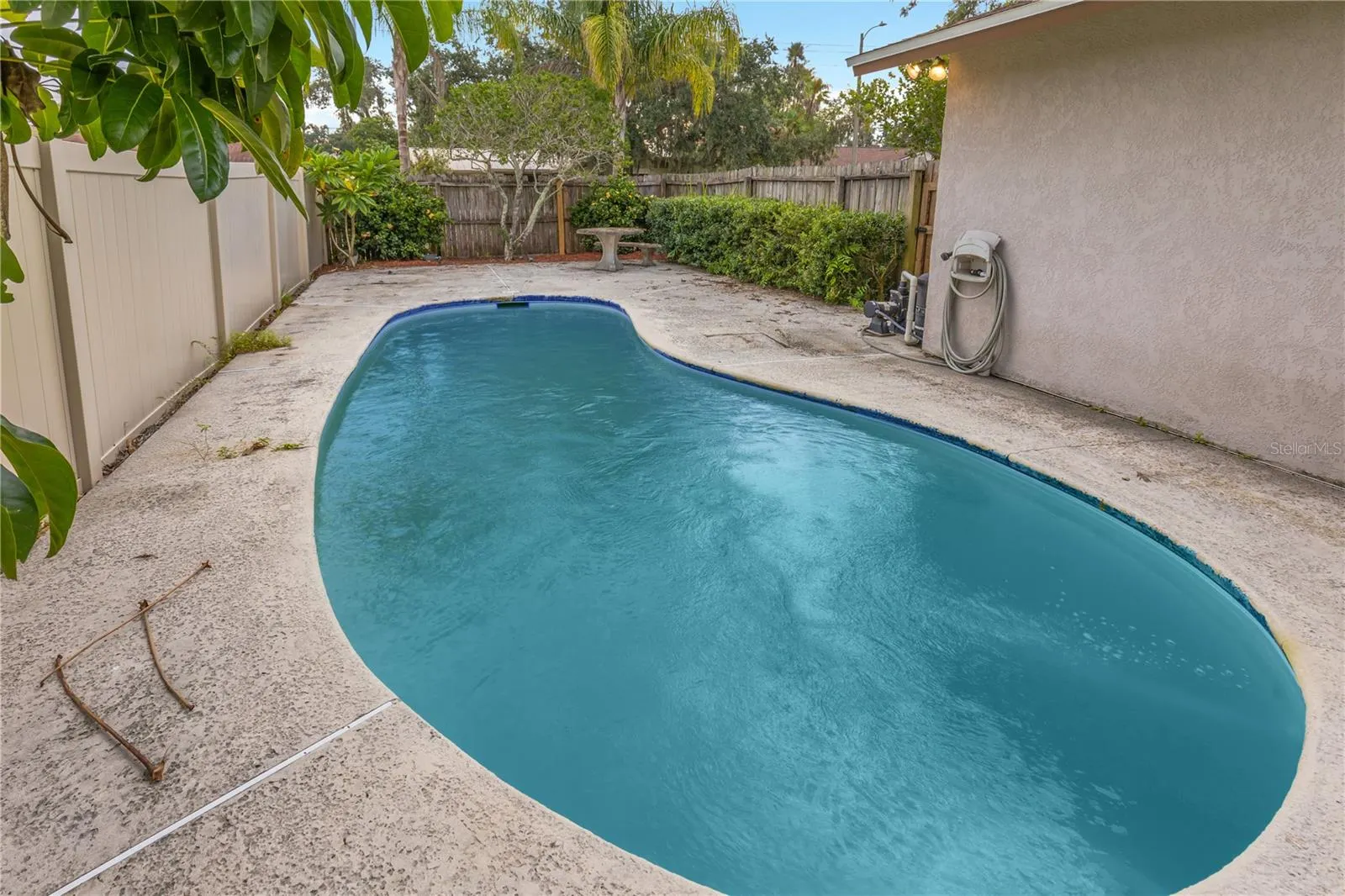 802 CENTERWOOD CT