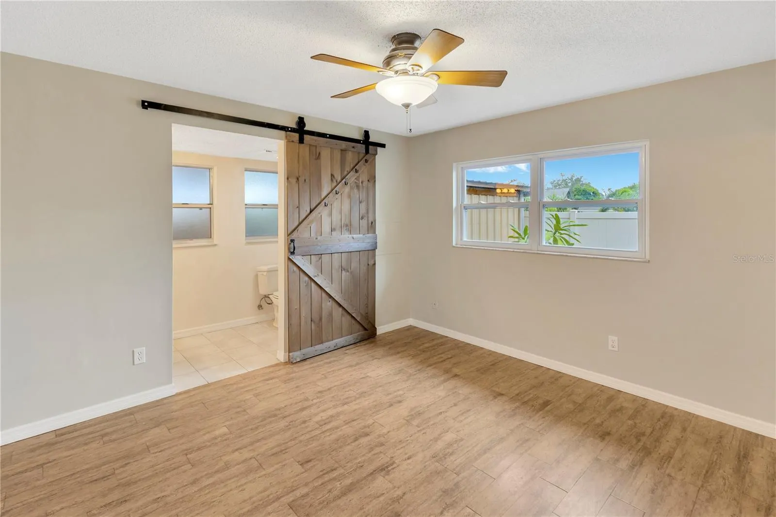 802 CENTERWOOD CT